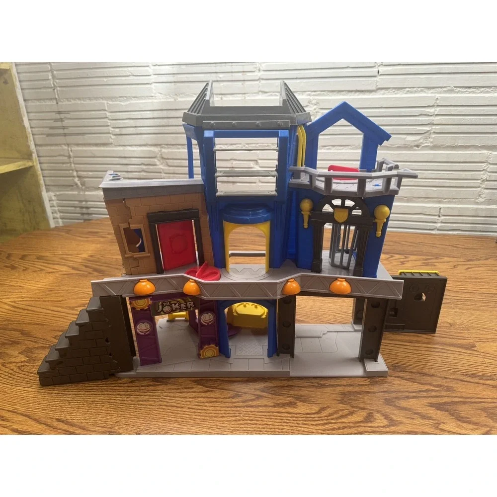 Mattel Imaginext DC Super Friends Batman Gotham City Joker Bank Playset 2011
